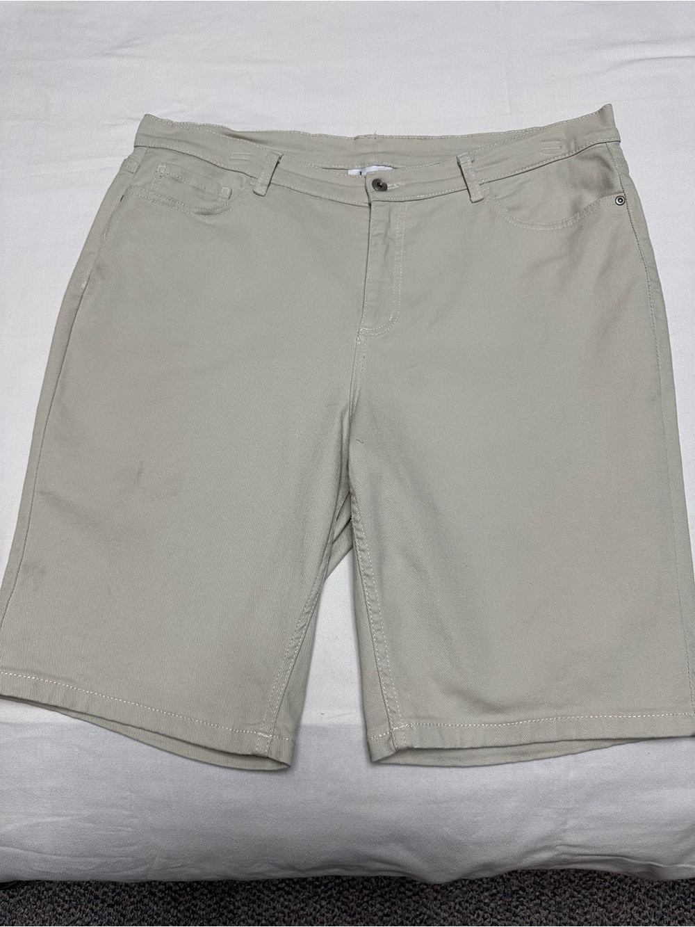 Denim & Co. Women’s Beige Stretch Denim Bermuda Shorts